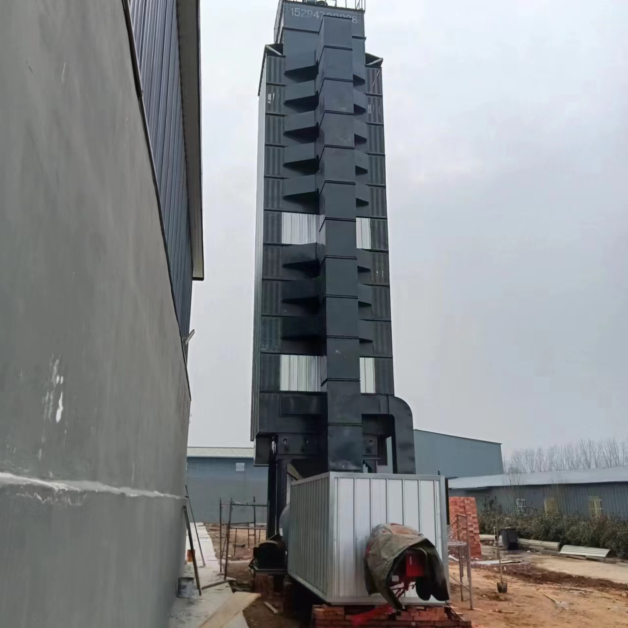 烘干塔安裝現(xiàn)場